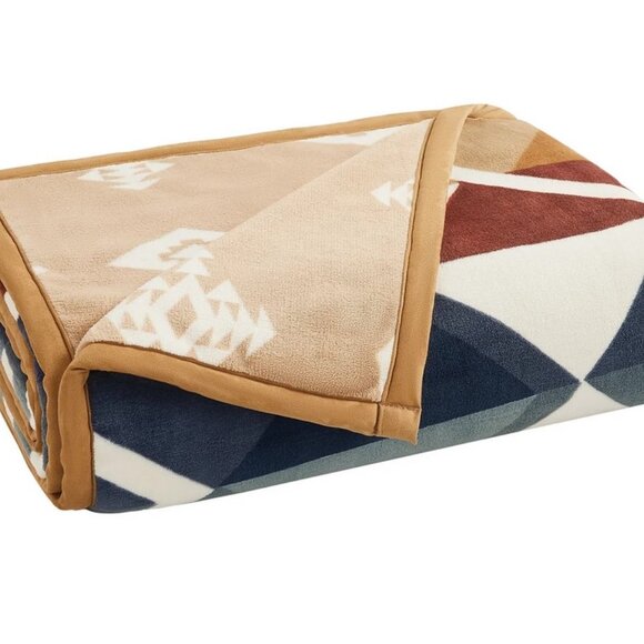 Pendleton Reversible Plush Throw 50" x 70" Serrado Polyester New - Picture 5 of 7
